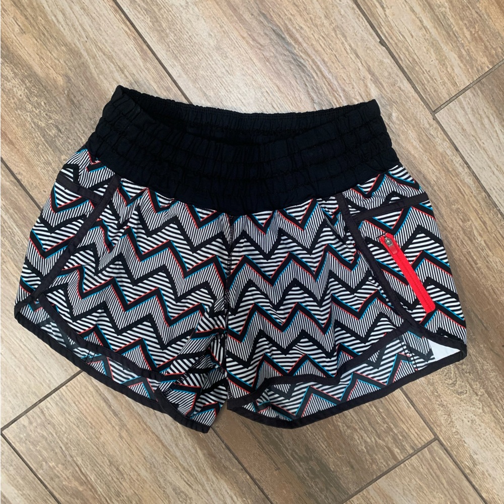 Lululemon Tracker Short, Seawheeze Edition